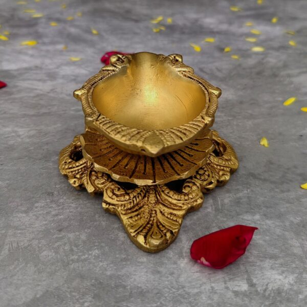 brass oil diya/lamp height 3.4 inch