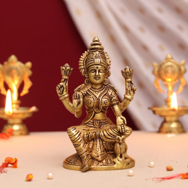 Brass goddess Lakshmi statue 6.5 inches