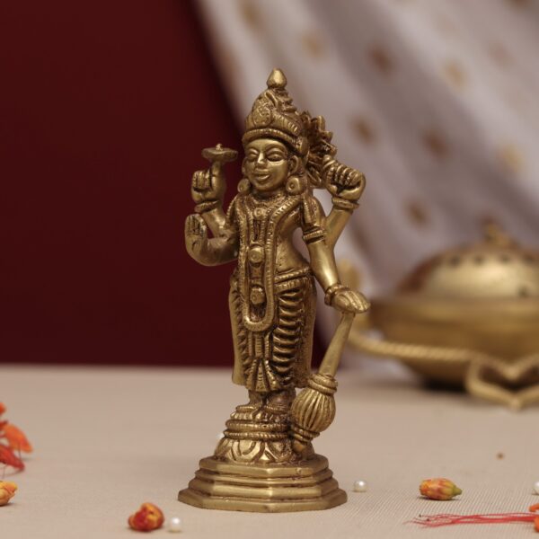 Brass lord Vishnu idol with 4 hands Height 5.4 Inches