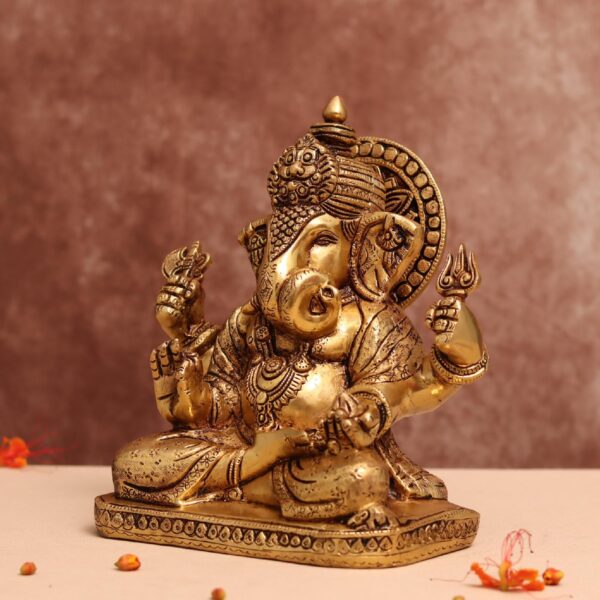 brass Dagdusheth Halwai Ganpati murti 9 inches