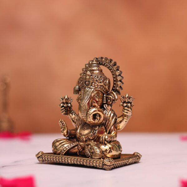 Brass dagdusheth ganesh idol height 4 inches