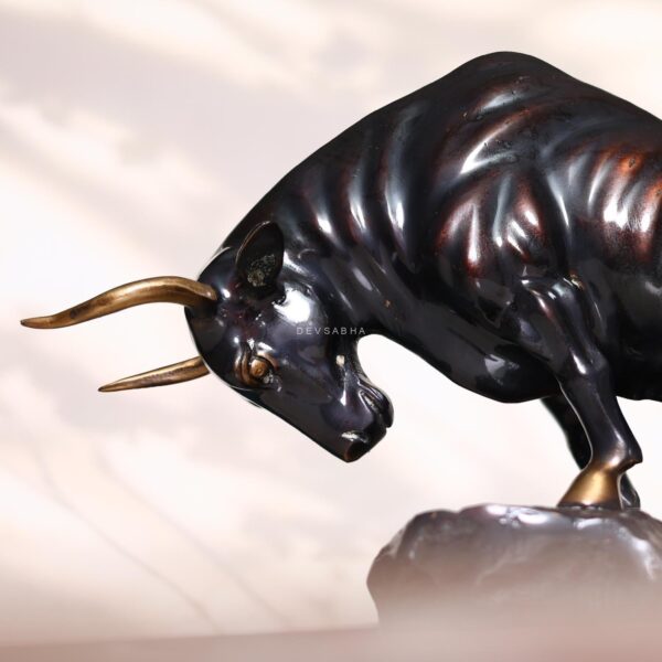 8-Inch Brass Charging Bull with Black Patina – Powerful Decor