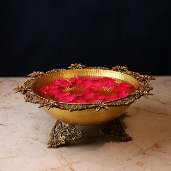 Elegant Brass Urli – 5.5 Inch Handcrafted Traditional Bowl